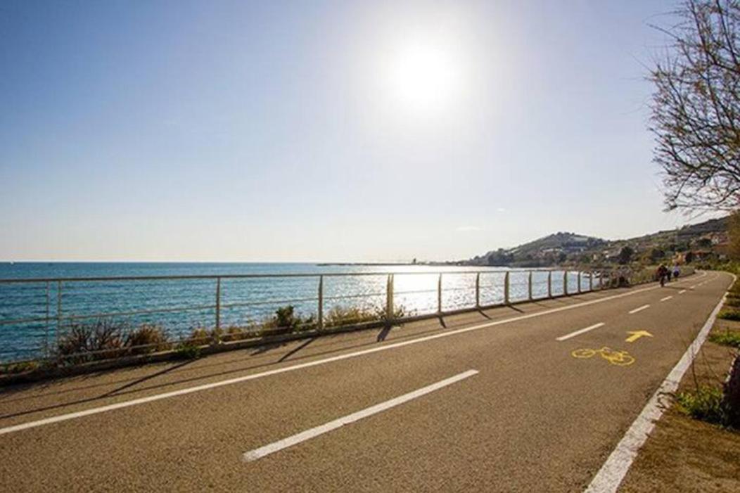 Casa Fiorenza Parcheggio Privato Sanremo Exteriör bild